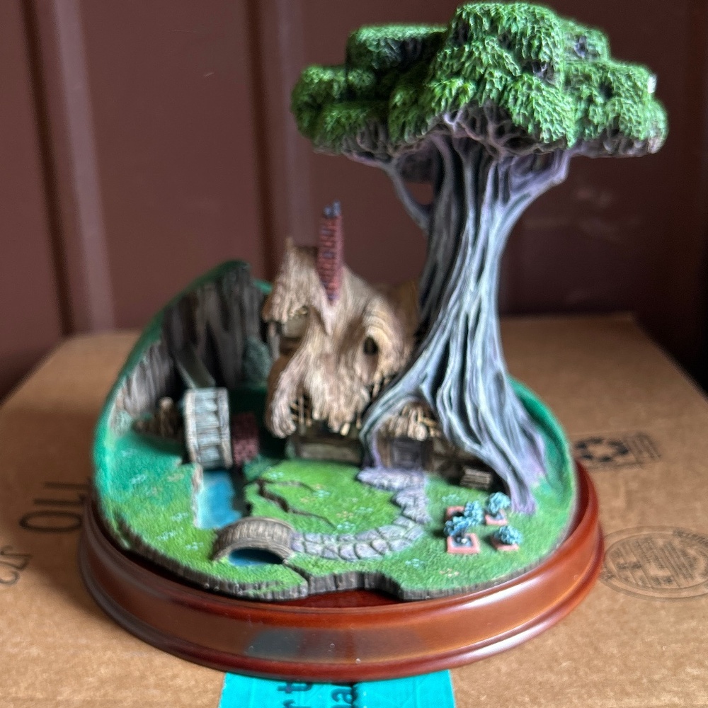 WDCC Sleeping Beauty Aurora Enchanted Places Woodcutter’s Cottage Figure